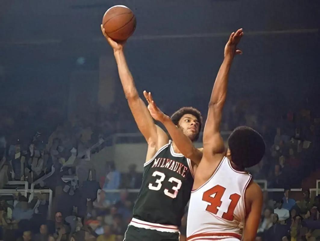 世界杯直播app安装-单赛季包揽MVP+FMVP+得分王有多难?NBA仅4人做到,詹姆斯无缘