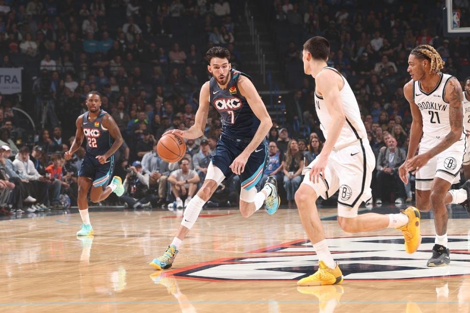 世界杯手机直播-紧追联盟第一!SGA伤停雷霆爆发冲突大胜篮网 麦凯恩21分加盟新高